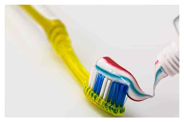 Ağız çalkalama suyu nerelerde kullanılır. diş fırçası temizleme