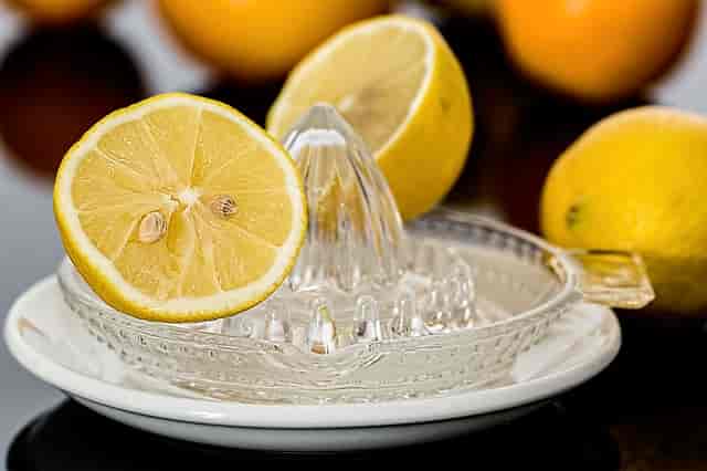Karaciğeri yenilemek için limon suyu