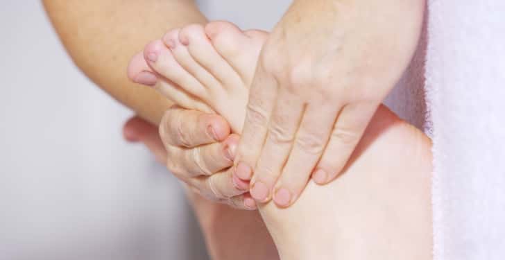 Topuk çatlakları için vazelin ve aspirin