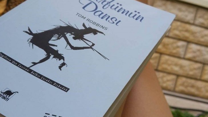 Çok Güzel, İlginç Bir Roman; Tom Robbins – Parfümün Dansı Özeti